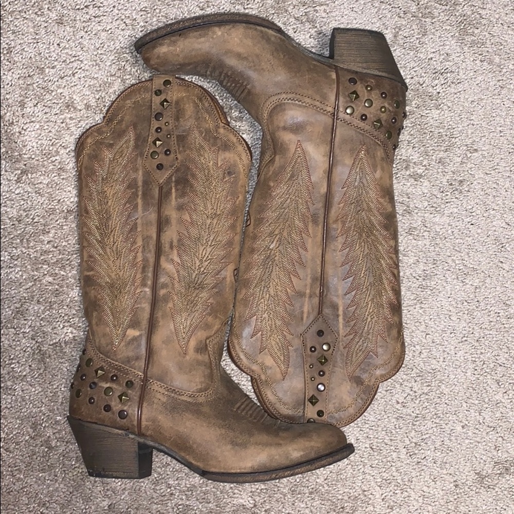 Leather Ariat Cowgirl Boots 7.5 W/ studs